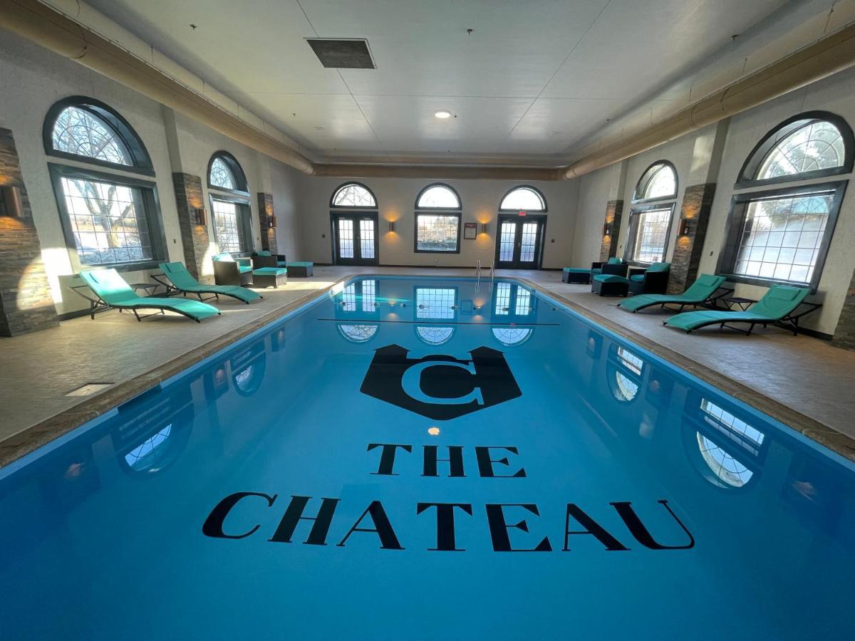 The Chateau Bloomington Hotel And Conference Center Exterior photo